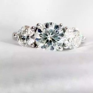 3 round brilliant diamond engagement ring